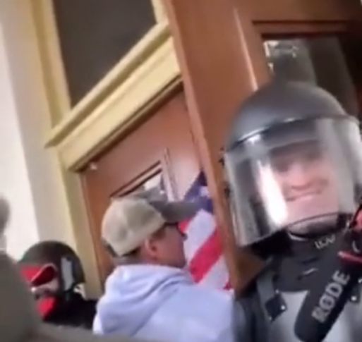 Capitol Police Smiling While HOLDING DOORS OPEN For Protesters On J6 - Common Sense Evaluation